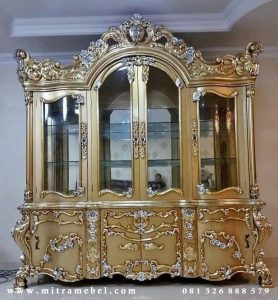 Lemari Hias Kayu Jati Ukir Elegan Gold