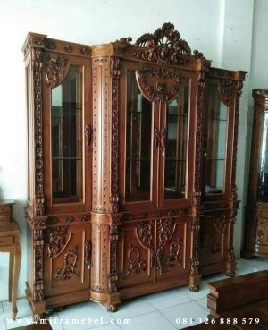 Lemari Hias Kayu Jati Ukir Elegan Furniture Jepara